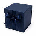 Scatola regalo 20 x 20 x 20 cm in cartone blu navy con nastro decorativo