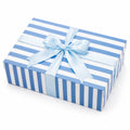 Scatola regalo 25 x 18 x 8 cm in cartoncino blu e bianco a righe con nastro decorativo
